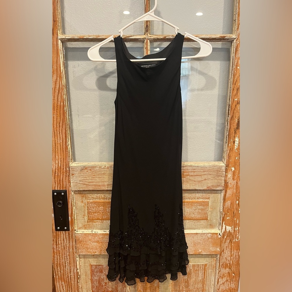 Jones Wear black beaded bottom dress Size 4 Petite